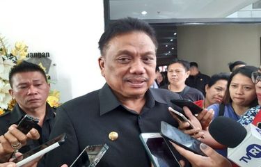 Gubernur Sulut Olly Dondokambey saat diwawancara usai rapat paripurna di Kantor DPRD Sulut, Jumat (15/11/2019) pukul 10.30 Wita