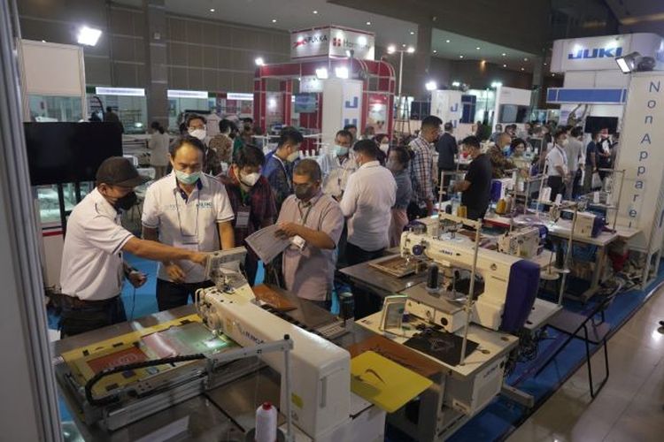 Sejumlah peserta tengah memamerkan produk dan mesin mesin tekstile , di Jakarta.

Pameran tekstil Inatex +Intertex 2023 , berlangsung pada 29 Maret 2023 di JiEXPO, Jakarta.