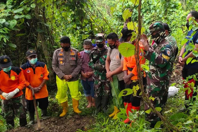 Tim gabungan mendatangi lokasi penemuan kerangka di Batu Ronggeng, Pulau Nusakambangan, Kabupaten Cilacap, Jawa Tengah, Selasa (22/2/2022).