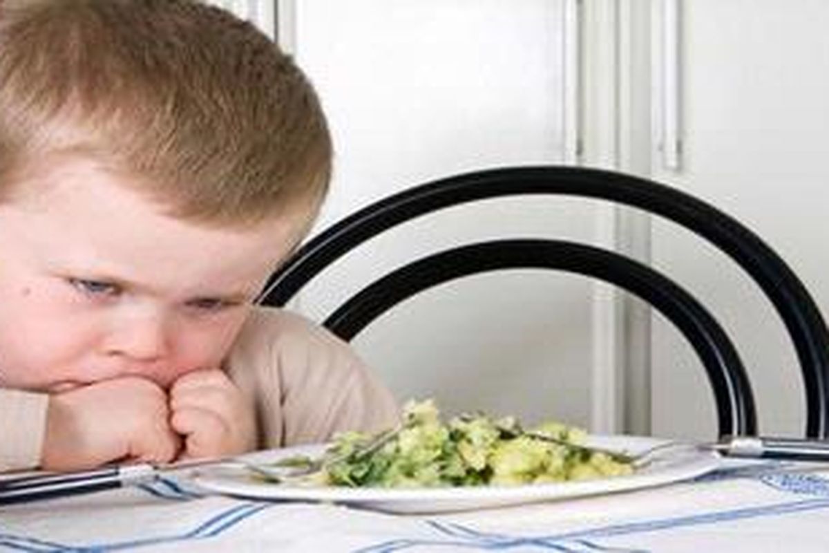 Kalau anak sulit makan atau memilih makanannya mungkin saja ia alergi pada makanan tersebut.