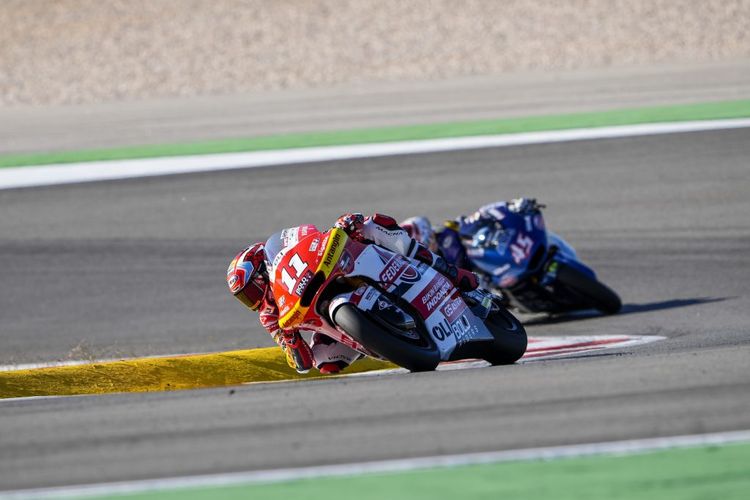 Pebalap Federal Oil Gresini Moto2 (FOGM2), Nicolo Bulega, saat balapan pada Moto2 Algarve 2021