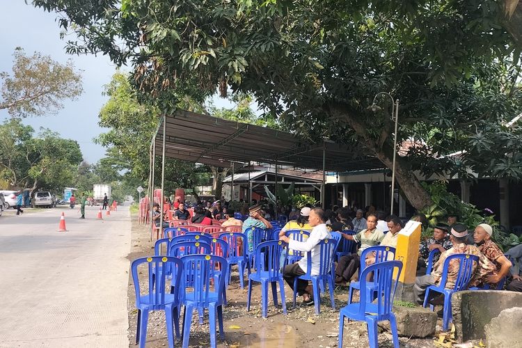 Suasana Rumah Duka keluarga Atlet Bulu Tangkis Indonesia, Syabda Perkasa Belawa (21) bakal dimakamkan di Desa Sumberejo, Kecamatan Mondokan, Kabupaten Sragen, Jawa Tengah, pada Senin (20/3/2023) sore.