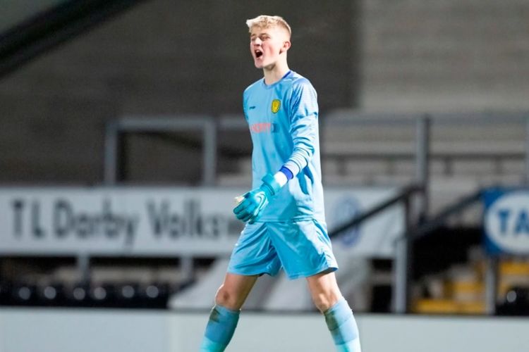 Kiper baru Chelsea U18, Teddy Sharman-Lowe 