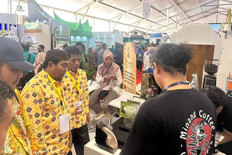 Kementerian Pertanian (Kementan) berpartisipasi memeriahkan Pekan Nasional (Penas) Petani Nelayan XVI Tahun 2023, yang digelar mulai Sabtu (10/6/2023) hingga Kamis (15/6/2023) di Kawasan Landasan Udara (Lanud) Sutan Sjahrir, Padang, Sumatera Barat (Sumbar).
