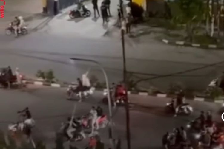 Tawuran Bersenjata Tajam Pecah di Dr Mansyur Medan, Pos Keamanan Hotel Rusak