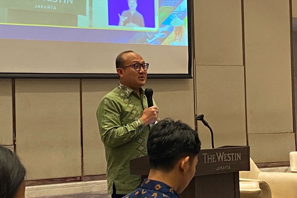 Direktur Lingkungan Hidup di Kementerian PPN/Bappenas, Nizhar Marizi, menjelaskan soal pendanaan iklim, Jakarta Selatan, Jumat (17/10/2025). 