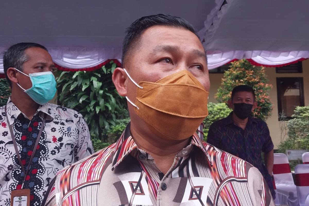 Direktur Reserse Narkoba (Dir Resnarkoba) Polda Bali Kombes Pol Mochamad Khozin, saat diwawancarai seusai mengelar kegiatan pemusnahan barang bukti Narkotik di halaman gedung Polda Bali pada Jumat (24/6/20222). Kompas.com/ Yohanes Valdi Sering Ginta