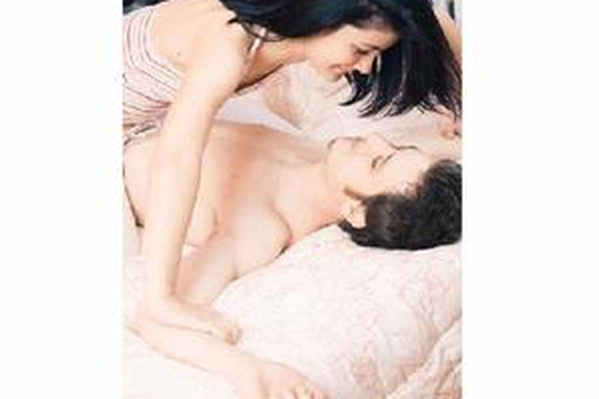 Sesekali ganti posisi. Ambil alih kepemimpinan di ranjang. Bikin suami terkejut dan makin tergila-gila pada Anda 