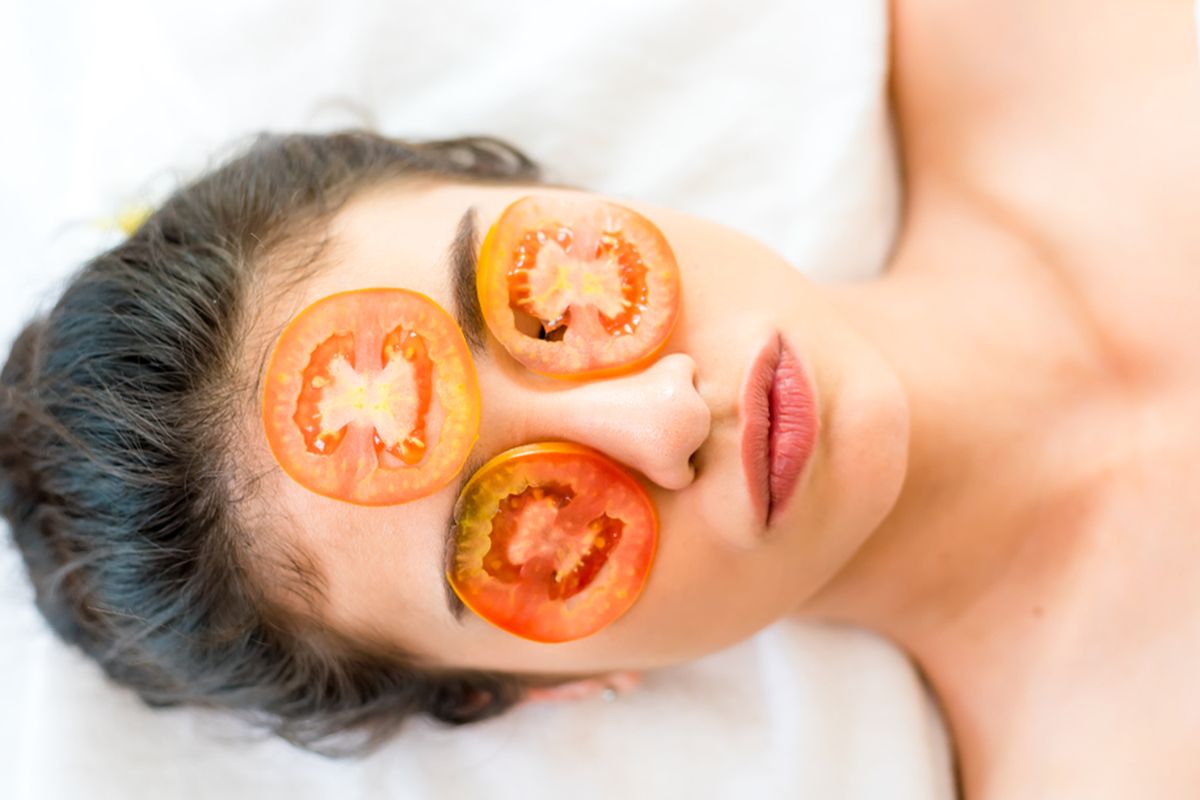 ilustrasi masker tomat
