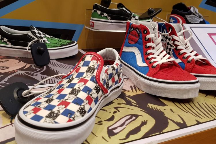 Beberapa sneaker Vans x Marvel di Vans Grand Indonesia, Jakarta.