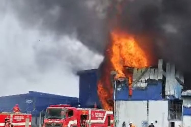 Sebelum Terbakar, Terdengar Ledakan di Pabrik Sabun KEK Sei Mangkei