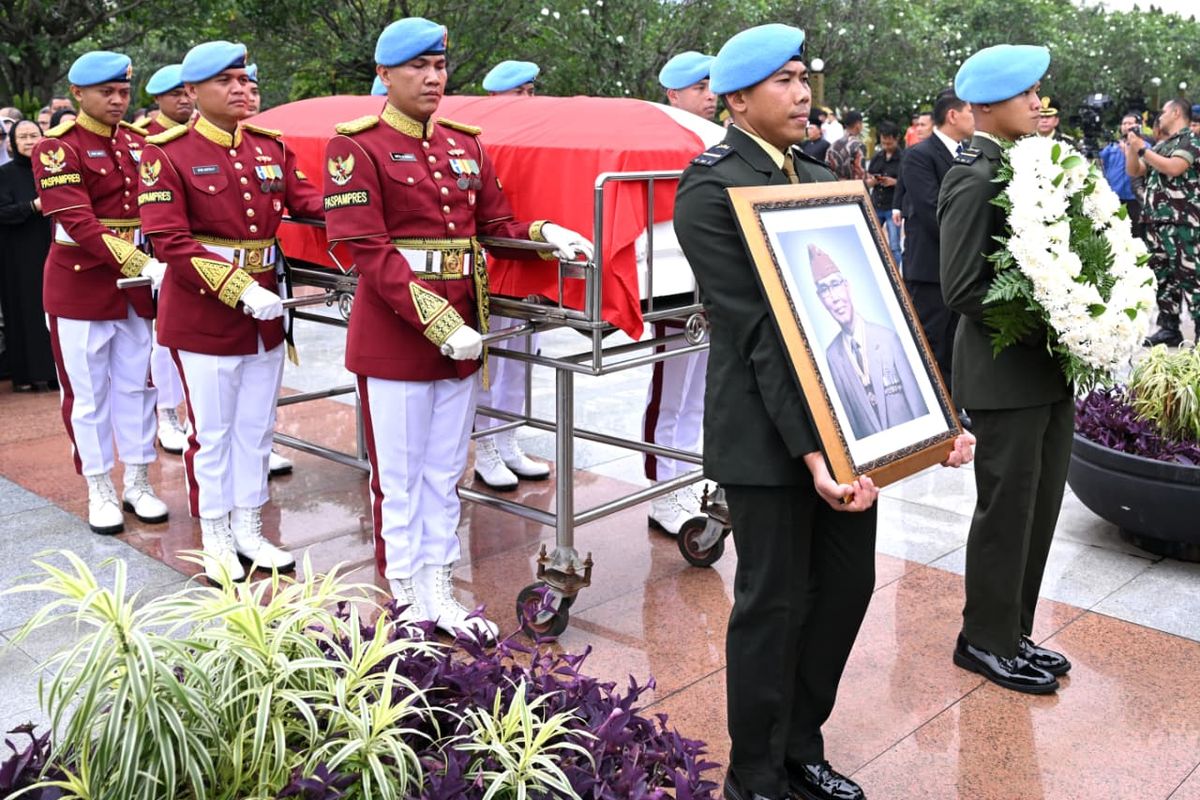 Mengenang Jasa Try Sutrisno, Wakil Presiden Ke-6 RI dan Prajurit Pengabdi  Bangsa