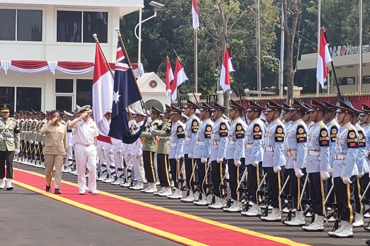 Wakil Menteri Pertahanan Donny Ermawan Taufanto dan Panglima Angkatan Bersenjata Australia Laksamana David Johnston di Kantor Kemenhan, Jakarta, Jumat (17/10/2025).