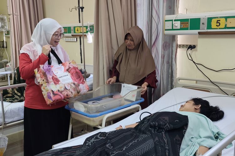 4 Bayi Lahir Saat HUT Ke-81 RI, RSUD Bangkalan Beri Kado Akte dan Foto Gratis