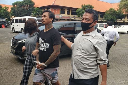 Dengan Tangan Diborgol, Ini Pesan Jerinx Sebelum Ditahan di Rutan Polda Bali