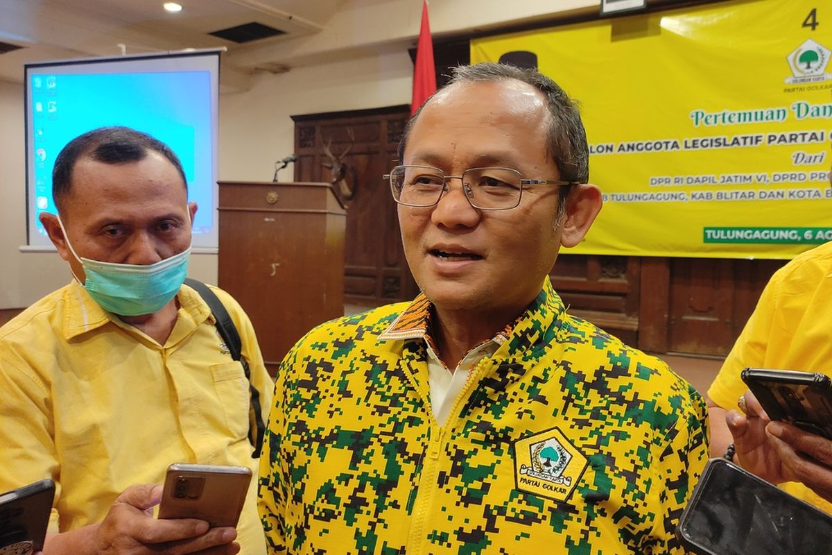 Ketua Dewan Pengurus Daerah Partai Golkar Jawa Timur Sarmuji di kegiatan pertemuan dan pelepasan calon legislatif Partai Golkar, di salah satu gedung pertemuan Hotel di Tulungagung, Minggu (6/8/2023)