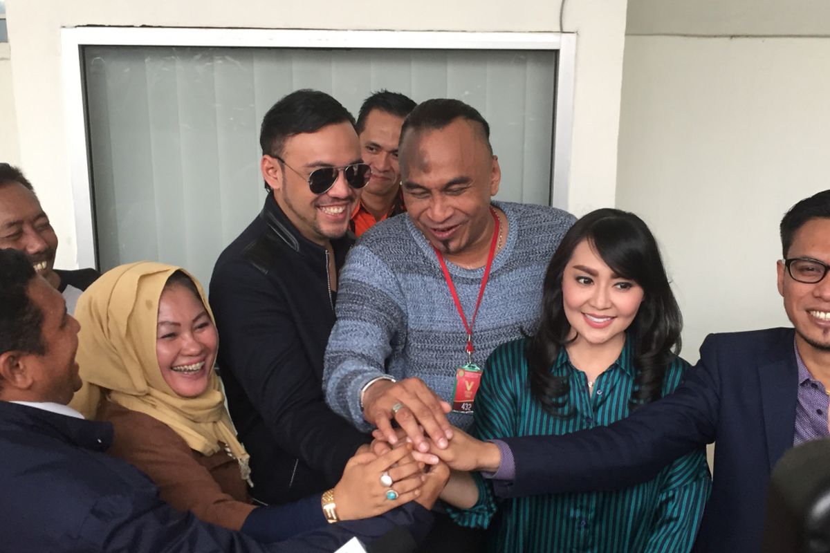 Tessa Kaunang dan Sandy Tumiwa di Pengadilan Negeri (PN) Jakarta Selatan, Selasa (15/5/2018).