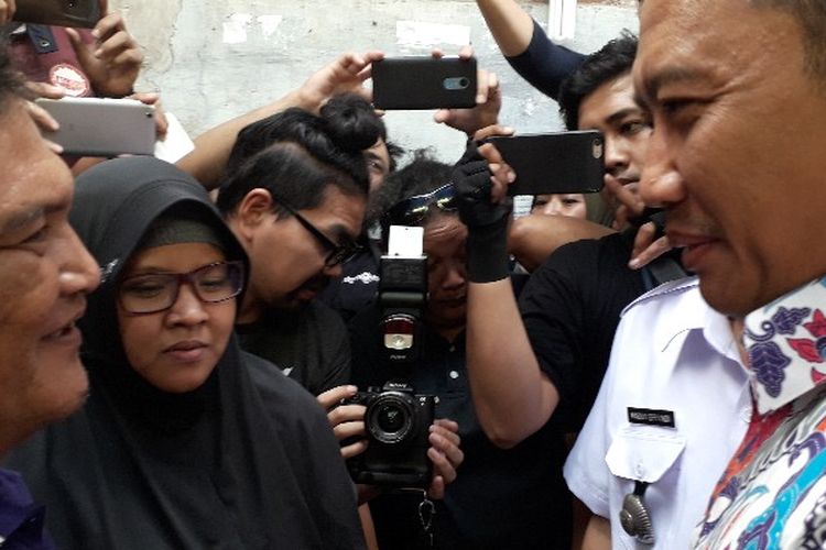 Menpora RI Imam Nahrawi menyambangi kediaman alm. Haringga Sirla (23) di Jalan Bangun Nusa, RT 13 RW 01, Cengkareng Timur, Jakarta Barat pada Rabu (26/9/2018).
