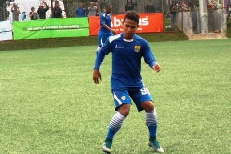 Gelandang serang muda milik Persib Bandung, Gian Zola