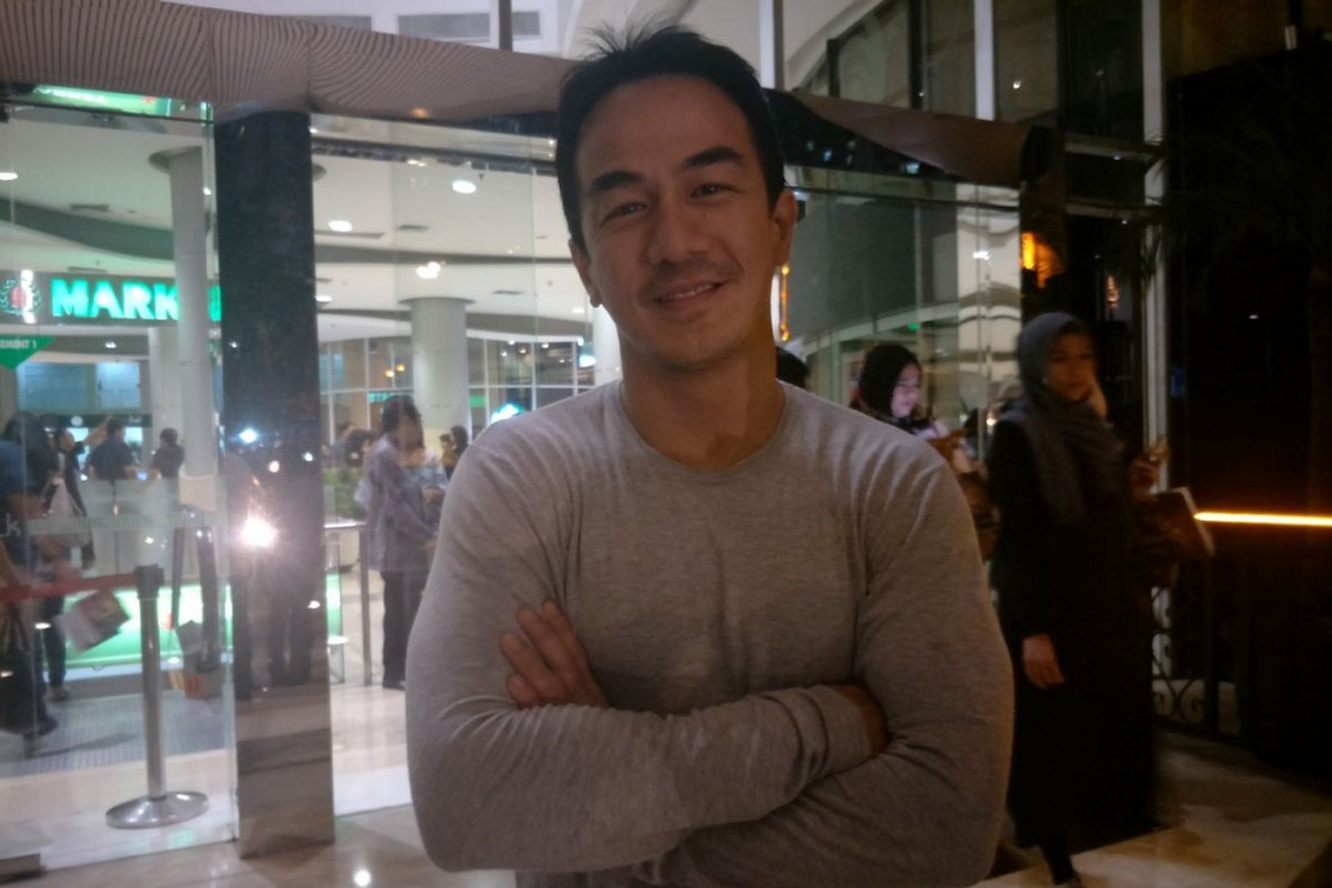 Joe Taslim saat menghadiri gala premier film Chrisye di XXI Epicentrum, Kuningan, Jakarta Selatan, Jumat (1/12/2017) malam.