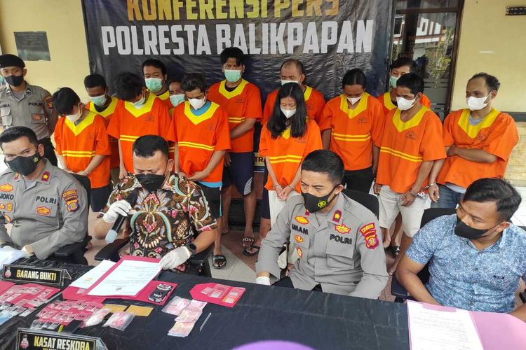 Satresnarkoba Polresta Balikpapan bersama jajaran Polsek berhasil mengungkap 34 kasus peredaran narkoba selama bulan Mei 2022.