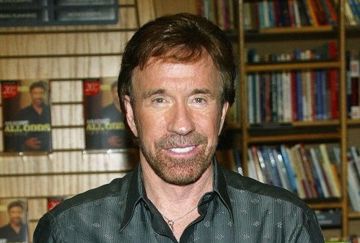 Sebelum Meninggal, Chuck Norris Sempat Dilarikan ke Rumah Sakit di Hawaii