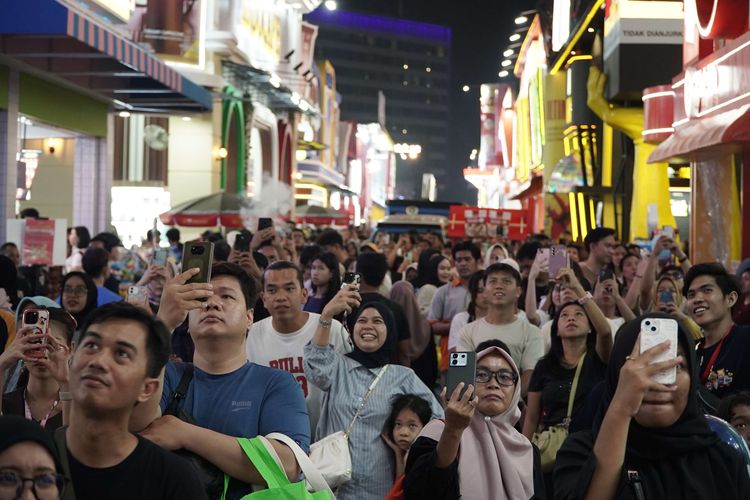 Beli tiket PRJ online 2025 yakni lewat situs resmi https://www.jakartafair.co.id/ dengan harga tiket PRJ 2025 paling murah adalah Rp 40.000.
