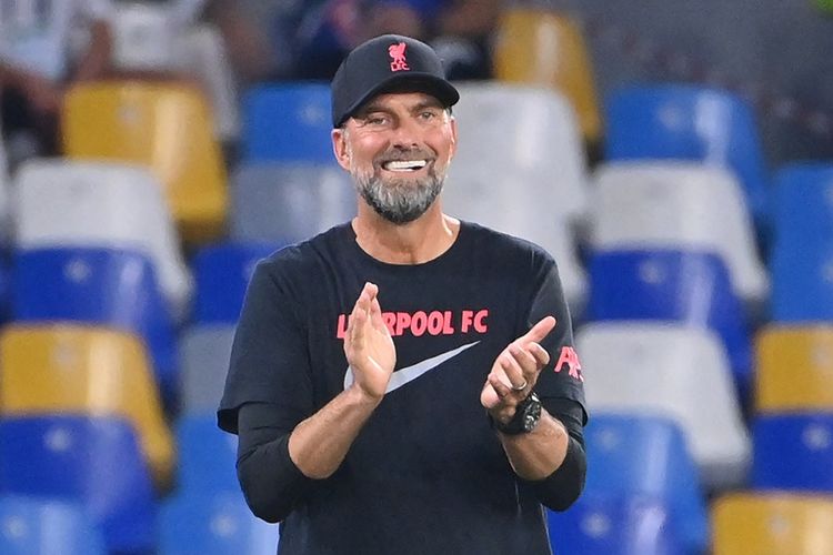 Ekspresi pelatih Liverpool Juergen Klopp saat mendampingi anak-anak asuhnya bertanding melawan Napoli pada matchday pertama fase grup Liga Champions 2022-2023 di Stadion Diego Armando Maradona, Naples, Italua, Kamis (8/9/2022) dini hari WIB. Laga Napoli vs Liverpool itu berakhir dengan skor 4-1 untuk kemenangan tim tuan rumah. Terdekat, Juergen Klopp akan mendampingi Liverpool yang dijadwalkan melawan Everton pada Selasa (14/2/2023) dini hari WIB.