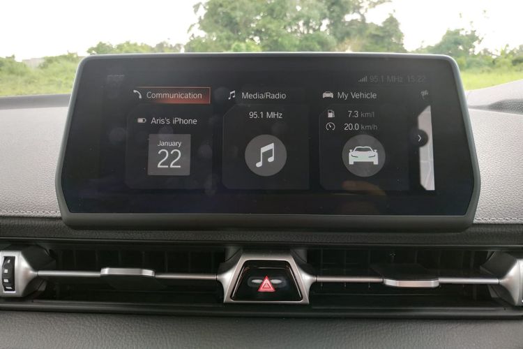 Menu pada layar di dasbor tengah Toyota Supra 2019 sama dengan model line-up BMW terbaru