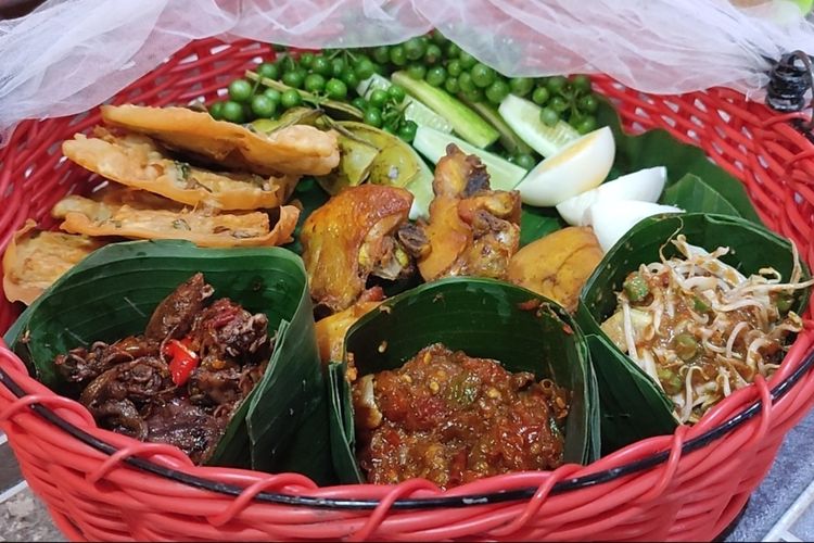 Objek Wisata Pondok Cai Pinus di kawasan Palutungan Kecamatan Cigugur Kabupaten Kuningan Jawa Barat, menyediakan wahana klasik dan juga kuliner tradisional untuk para pengunjung, Rabu (7/6/2023).