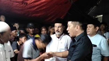 Kunjungi Keluarga Korban Kecelakaan Majalengka, Bupati Karawang Salurkan Bantuan Rp 50 Juta per Orang