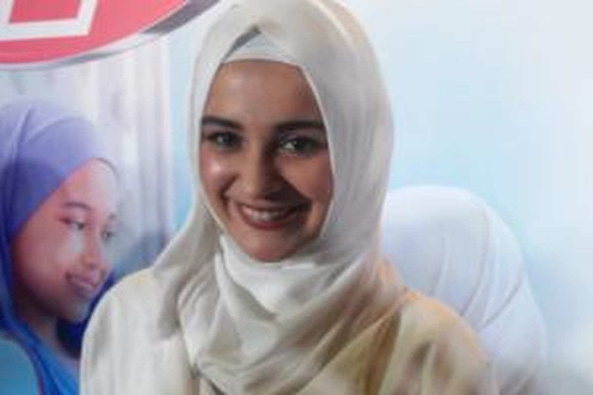 Shireen Sungkar diabadikan di plaza Sentral, Jakarta Selatan, Senin (15/6/2015).