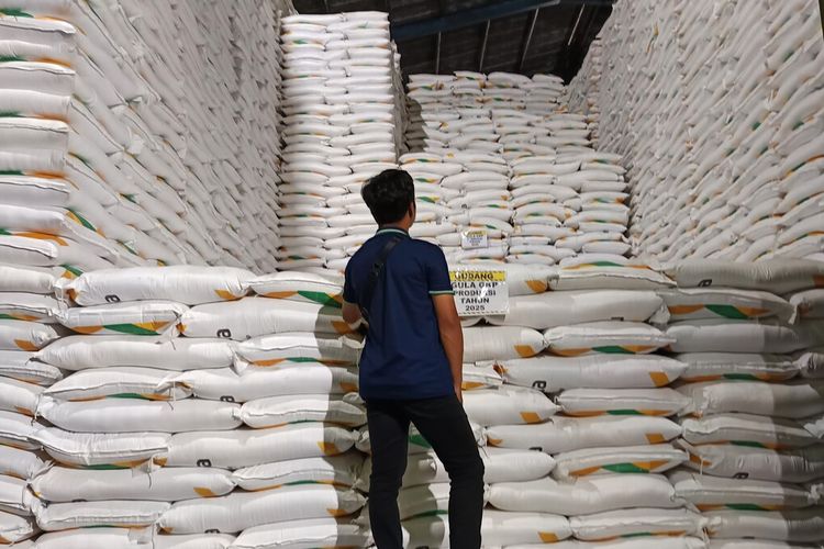 Gula Rafinasi Bocor Ke Pasar Bikin BUMN Rugi, Salah Siapa?