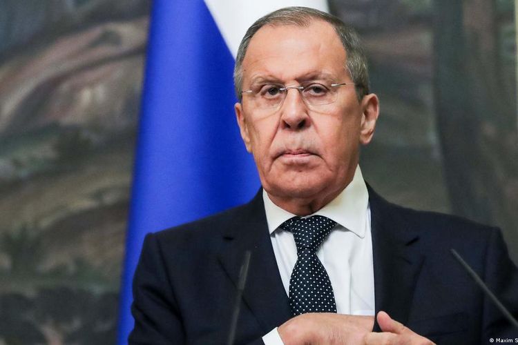 Menteri Luar Negeri Rusia Sergei Lavrov menghadiri pertemuan G20 di Bali. Ketidakhadiran Putin dikonfirmasi Kremlin sebagai kebutuhan untuk berada di Federasi Rusia