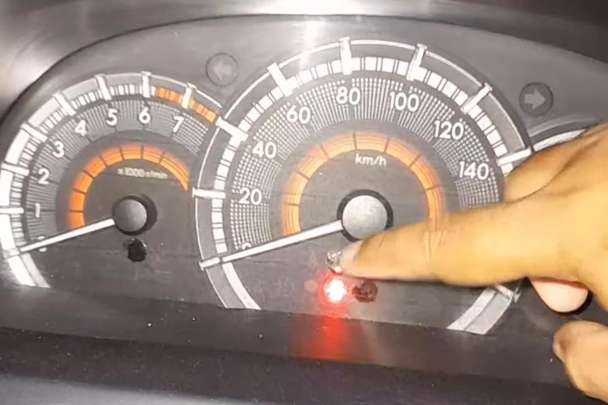 Manipulasi indikator keselamatan pada mobil bekas masih marak, berisiko menipu pembeli dan membahayakan keselamatan saat berkendara.