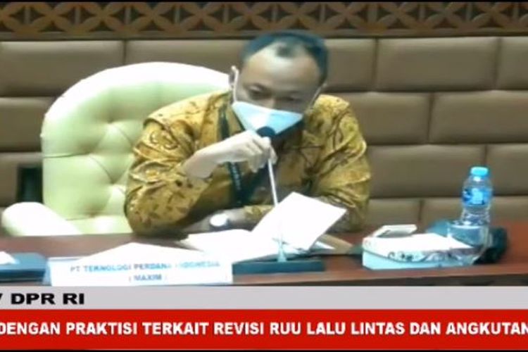 Pengacara Maxim Indonesia Dwi Putratama saat rapat dengar pendapat tentang revisi UU Lalu Lintas dan Angkutan Jalan dengan Komisi V DPR, Senin (28/3/2022).