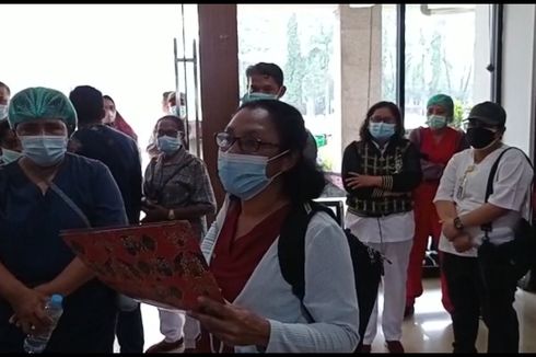 Insentif Covid-19 Belum Dibayar, Sejumlah Nakes Demo di Kantor Wali Kota Sorong