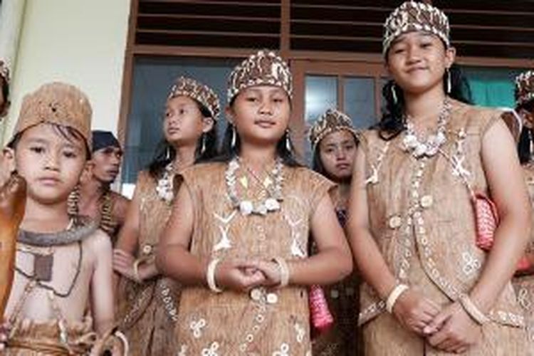 Pembukaan Festival Tabalong di Kota Tanjung, Provinsi Kalimantan Selatan, Rabu (11/2/2015). Festival bertema 'Beauty of Tabalong' berlangsung 11-14 Februari 2015. Keindahan tanah Banua Saraba Kawa melalui festival ini.