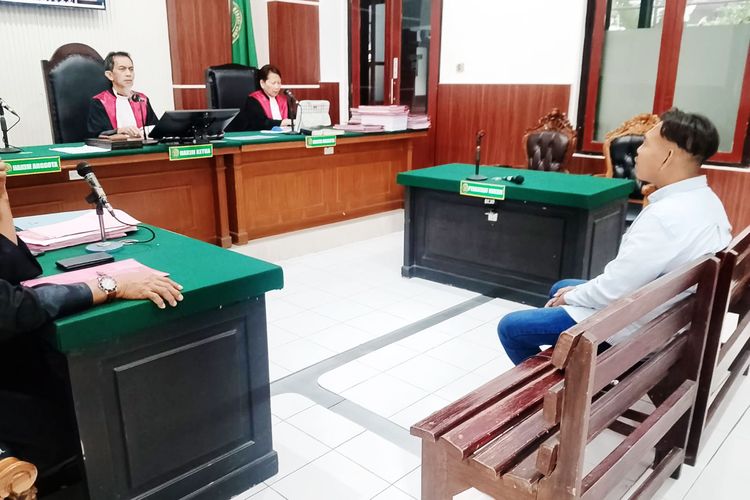 Mobil Dinas Polisi Tabrak Pengendara Motor di Surabaya, Pengemudi Didakwa Kabur Tinggalkan Korban