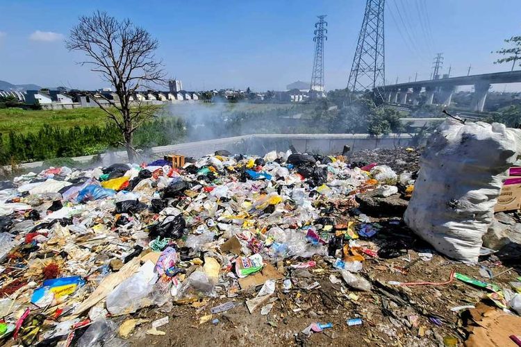 Viral Tumpukan Sampah di Ciganitri Bojongsoang, Camat Bakal Tutup Permanen, Ingatkan Potensi Pidana Lingkungan