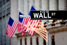 Transaksi Pasar Saham AS ‘Lesu’, Saham-saham di Wall Street Tertekan