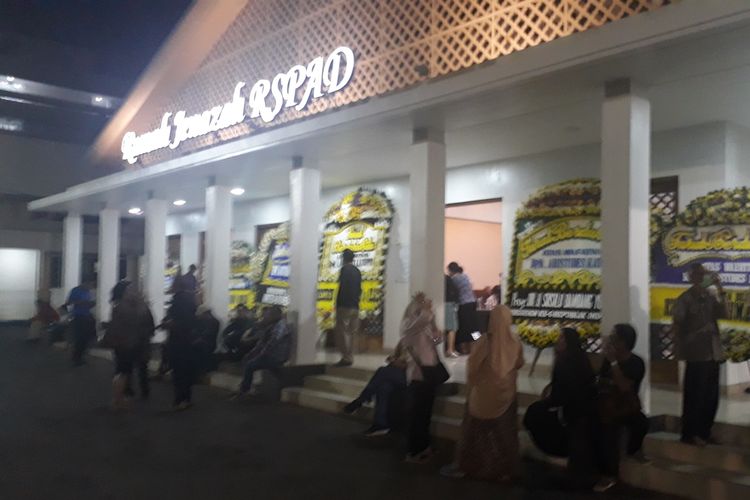 Wartawan senior Aristides Katoppo disemayamkan di Rumah Duka Rumah Sakit Pusat Angkatan Darat (RSPAD) Gatot Subroto, Jakarta Pusat, Minggu (29/9/2019).