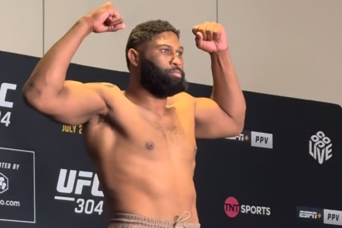 Curtis Blaydes kala melakukan sesi timbang badan jelang UFC 304. Terkini, duel Curtis Blaydes vs Rizvan Kuniev pada UFC 313, 8 Maret 2025, dibatalkan. Curtis Blaydes diberitakan mengalami sakit.