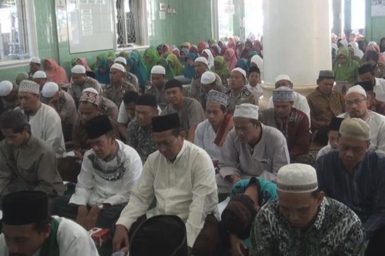 Hampir seribu warga ormas Nahdatul Ulama Prabumulih mengikuti istigosah mendoakan keselamatan Negara Kesatuan Republik Indonesia dari perpecahan