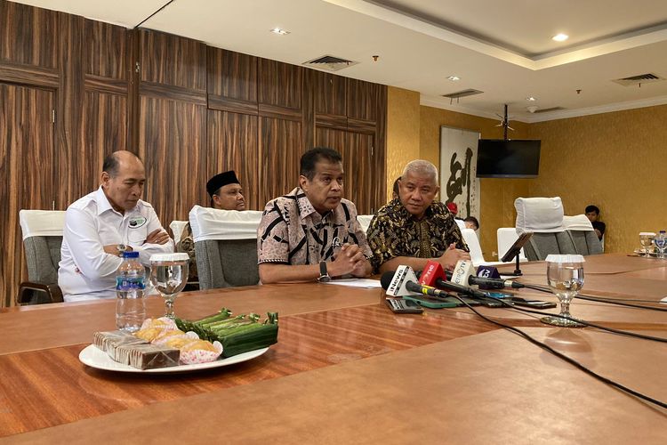 Forum SATHU saat menanggapi biaya haji terbaru di Wisma Maktour, Kelurahan Bidara Cina, Kecamatan Jatinegara, Jakarta Timur, Kamis (16/2/2023).