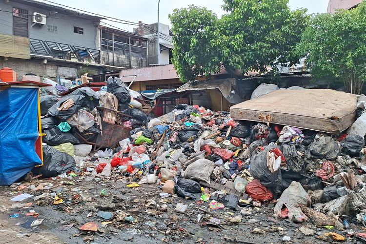 Imbas Longsor Bantargebang, Pemkot Jakbar Usulkan Ternak Lele untuk Atasi Sampah