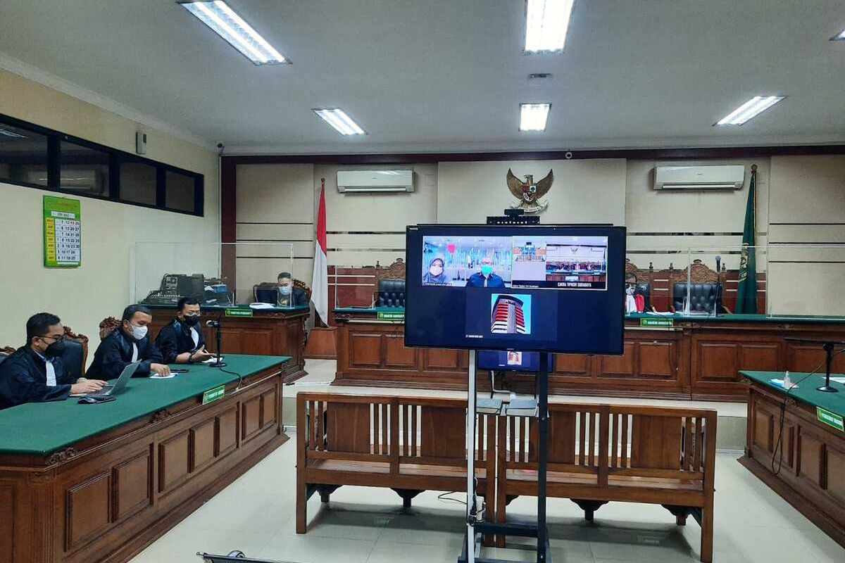 Sidang vonis Bupati Probolinggo Nonaktif Puput Tantriana Sari dan Hasan Aminudin Suaminya di Pengadilan Tipikor Surabaya, Kamis (2/6/2022).