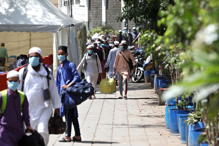 Lebih dari 1.000 peserta tabligh akbar yang digelar di Nizamuddin, New Delhi, India, dipindahkan dari lokasi, dan 24 di antaranya positif terinfeksi virus corona. Tabligh akbar ini digelar pada 31 Maret 2020.