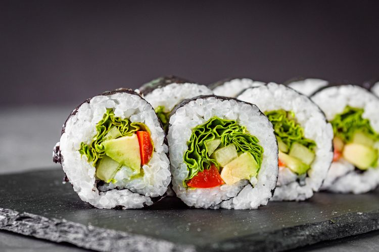 ilustrasi sushi vegan. 