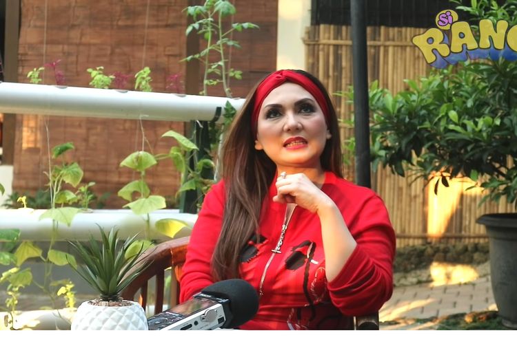 Penyanyi Nia Daniaty membagikan kisah perjuangannya menjadi seorang penyanyi profesional ketika menjadi bintang tamu di YouTube Rano Karno.